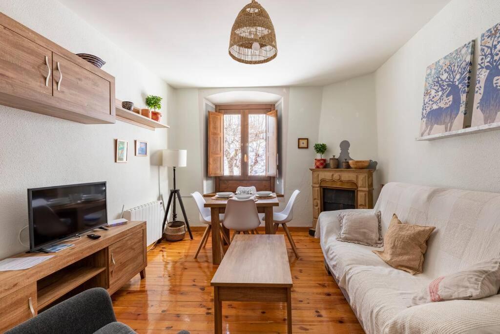 Espectacular Apartamento Reformado En Edificio Historico, Con Wifi Canfranc Exterior foto